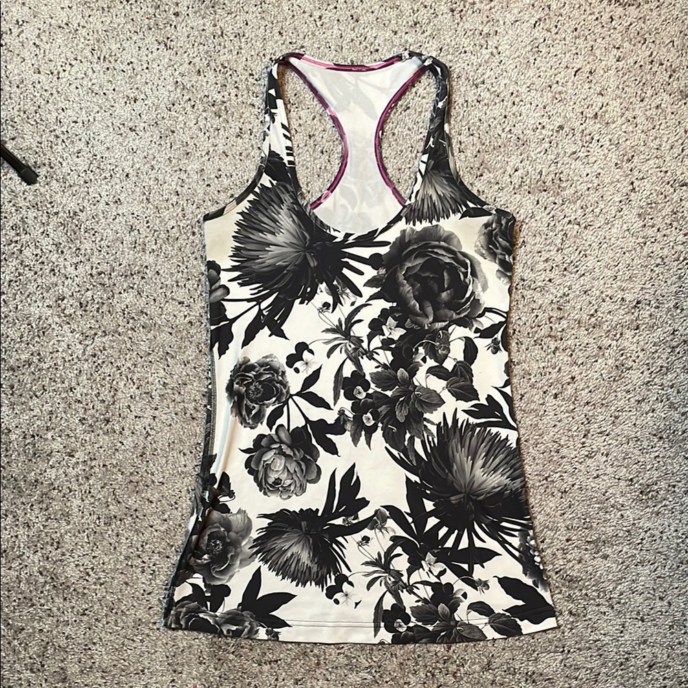 Lululemon Black & White Floral Racerback Woman’s Tank Size 6